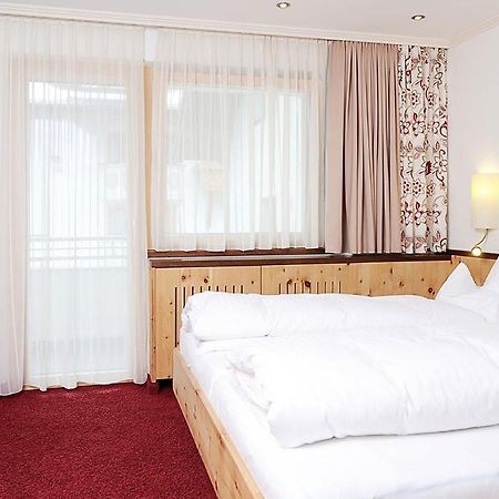 Hotel Kristall B&B Ischgl Exteriör bild