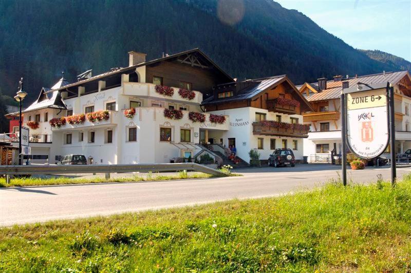 Hotel Kristall B&B Ischgl Exteriör bild
