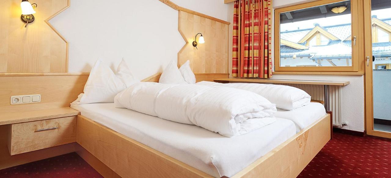 Hotel Kristall B&B Ischgl Exteriör bild