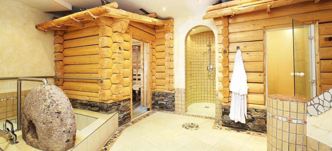 Hotel Kristall B&B Ischgl Exteriör bild