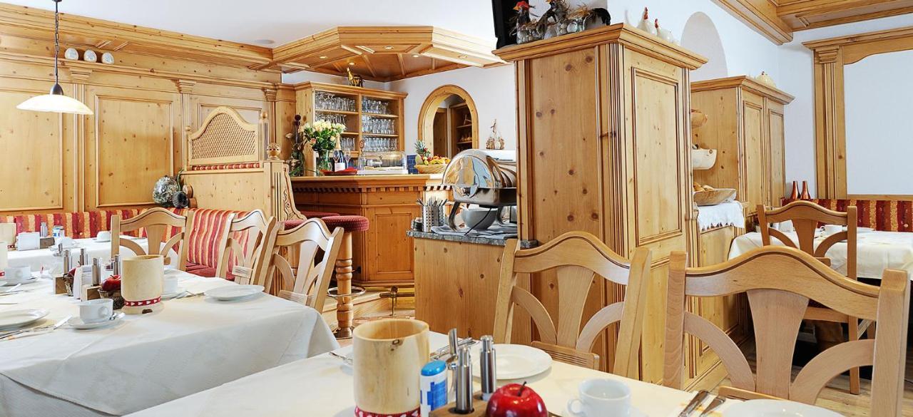 Hotel Kristall B&B Ischgl Exteriör bild
