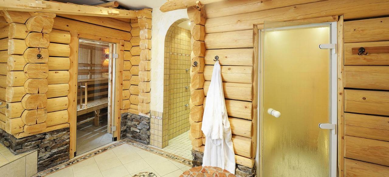 Hotel Kristall B&B Ischgl Exteriör bild