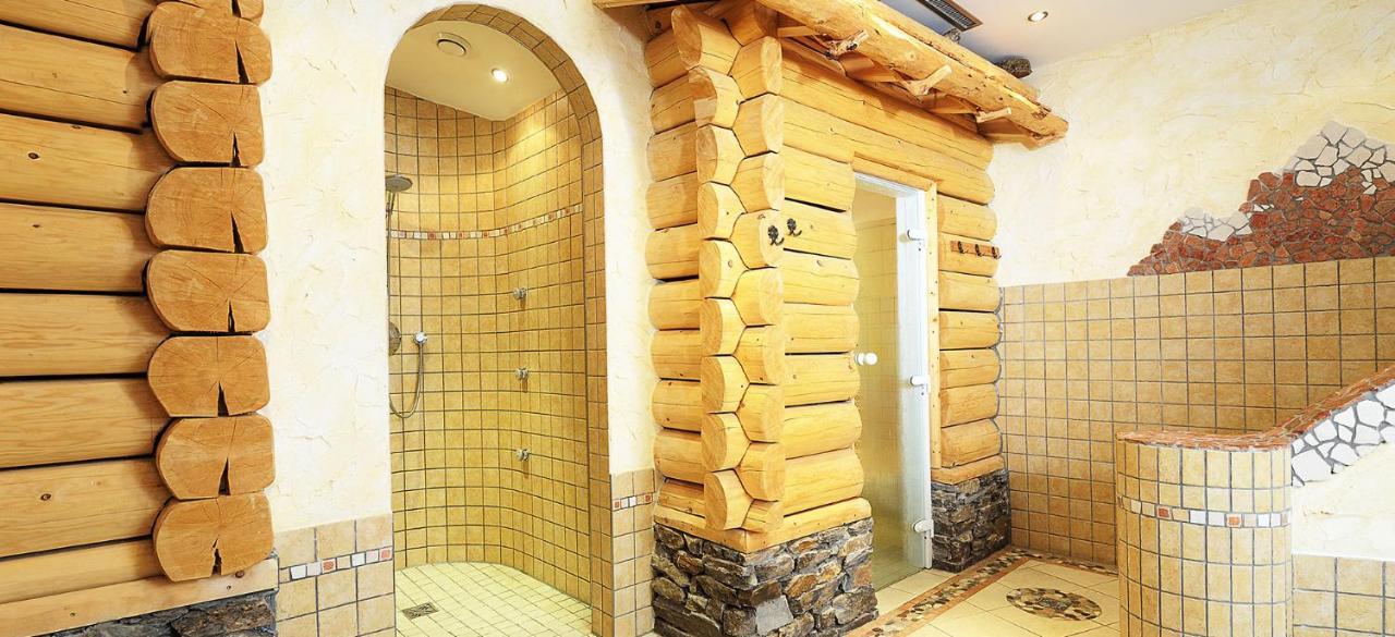 Hotel Kristall B&B Ischgl Exteriör bild