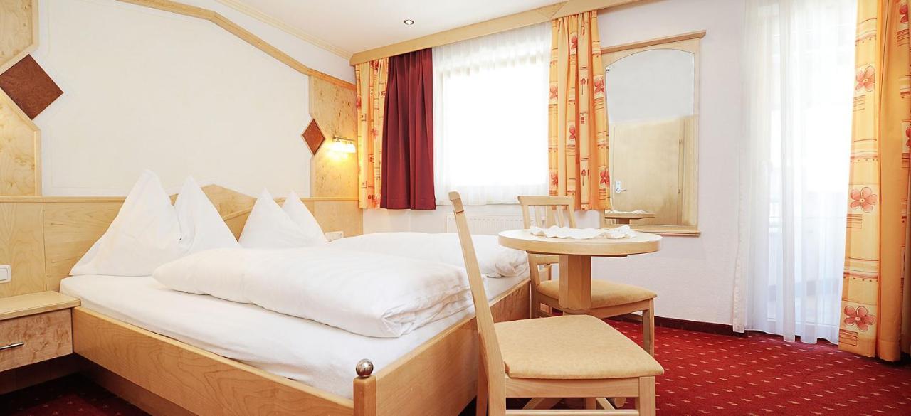 Hotel Kristall B&B Ischgl Exteriör bild